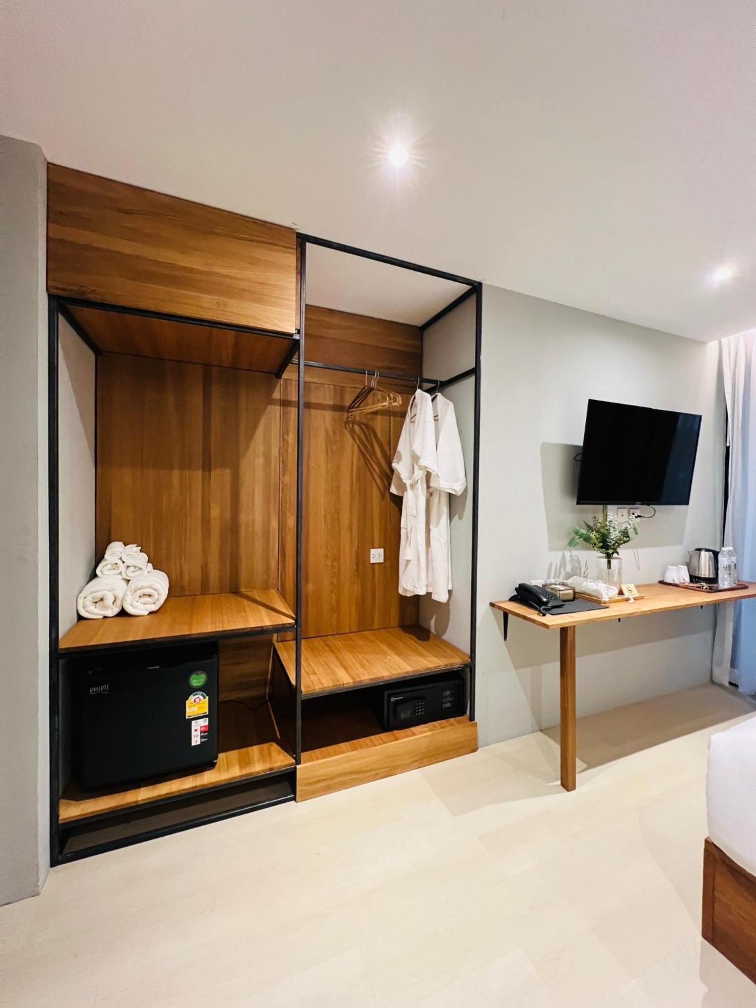 Woodstory Boutique Hotel Банкок Екстериор снимка