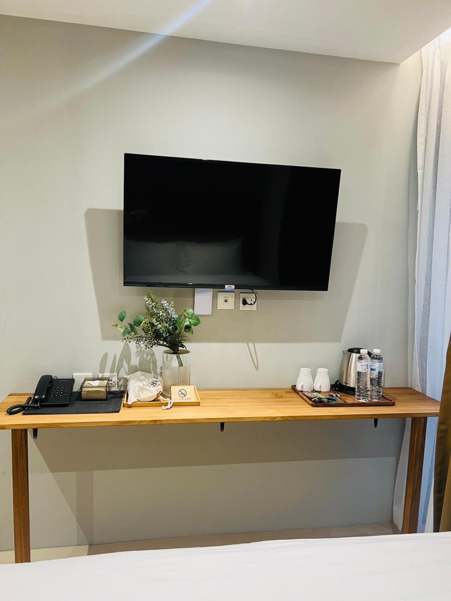 Woodstory Boutique Hotel Банкок Екстериор снимка