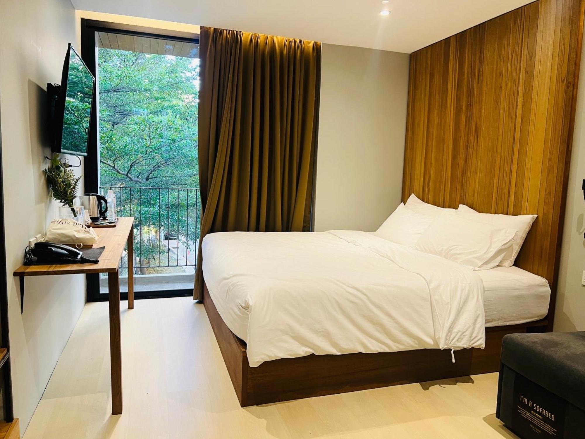 Woodstory Boutique Hotel Банкок Екстериор снимка