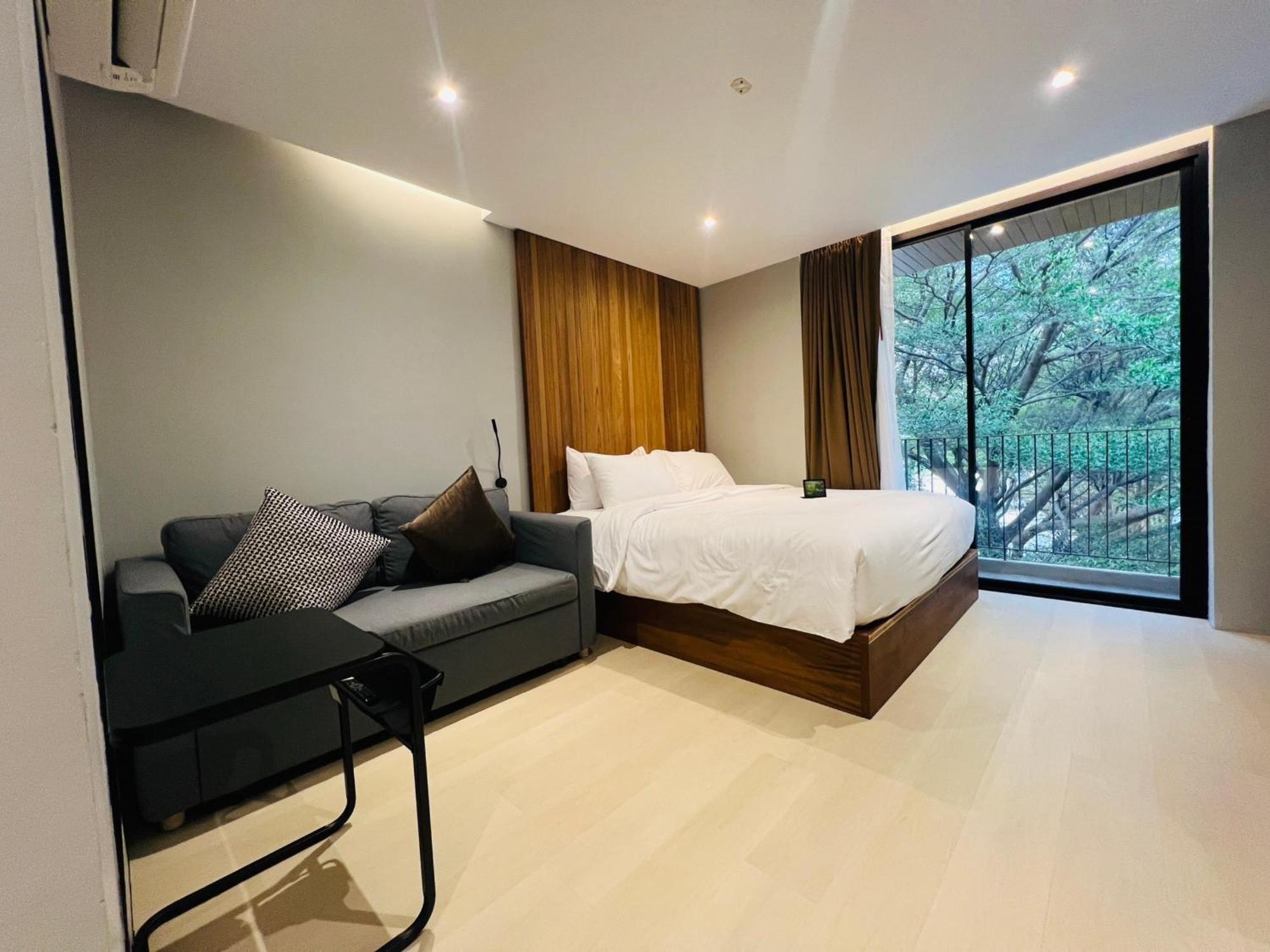 Woodstory Boutique Hotel Банкок Екстериор снимка