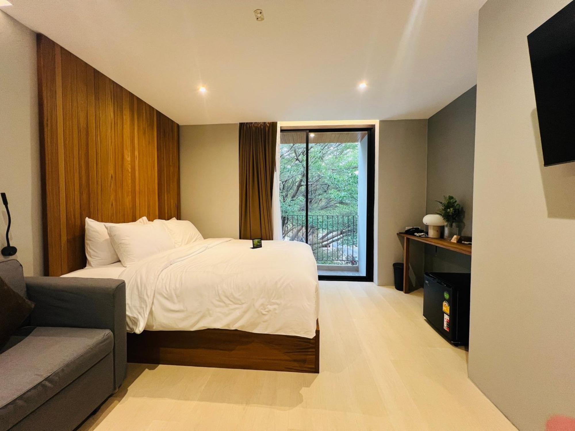 Woodstory Boutique Hotel Банкок Екстериор снимка