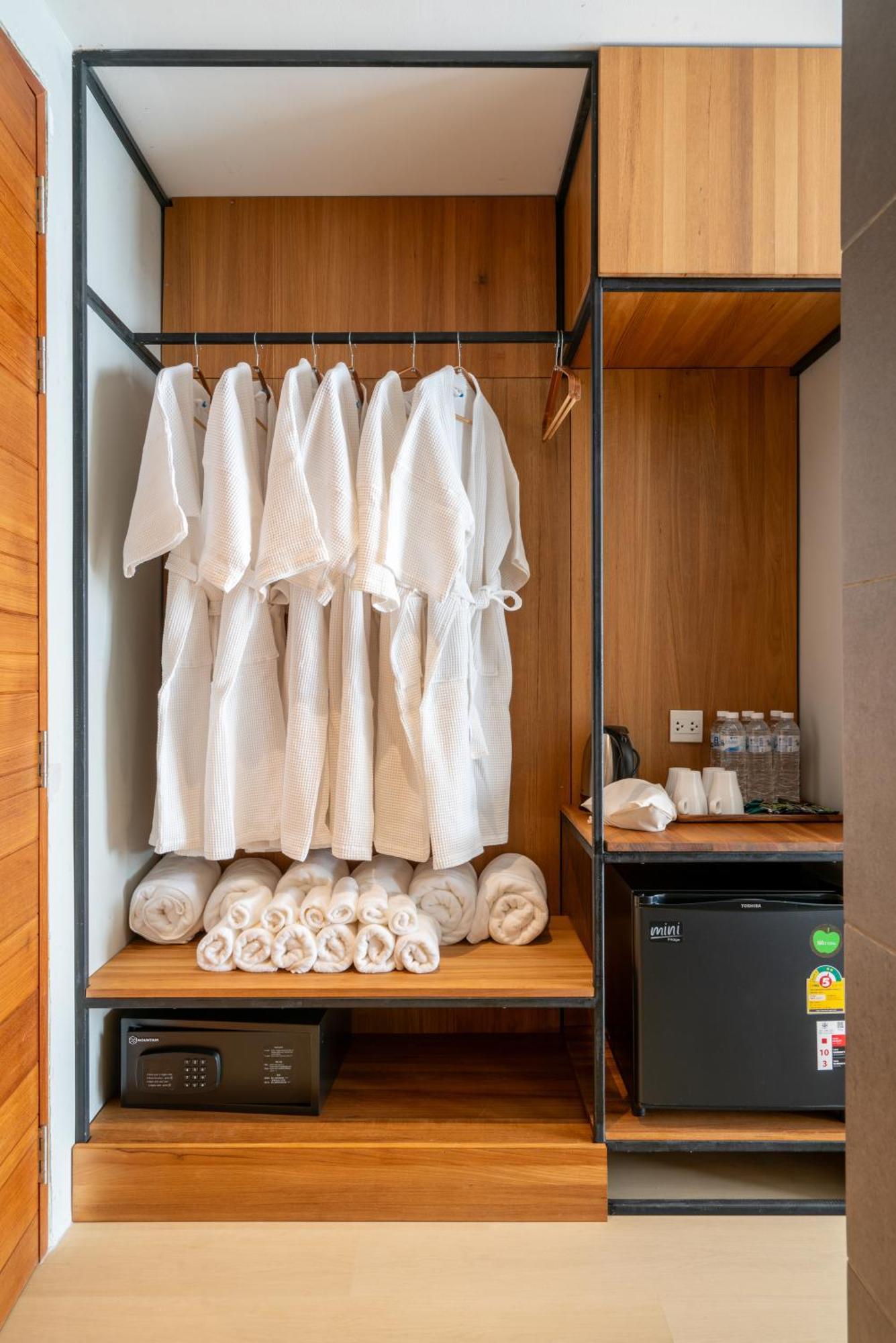 Woodstory Boutique Hotel Банкок Екстериор снимка