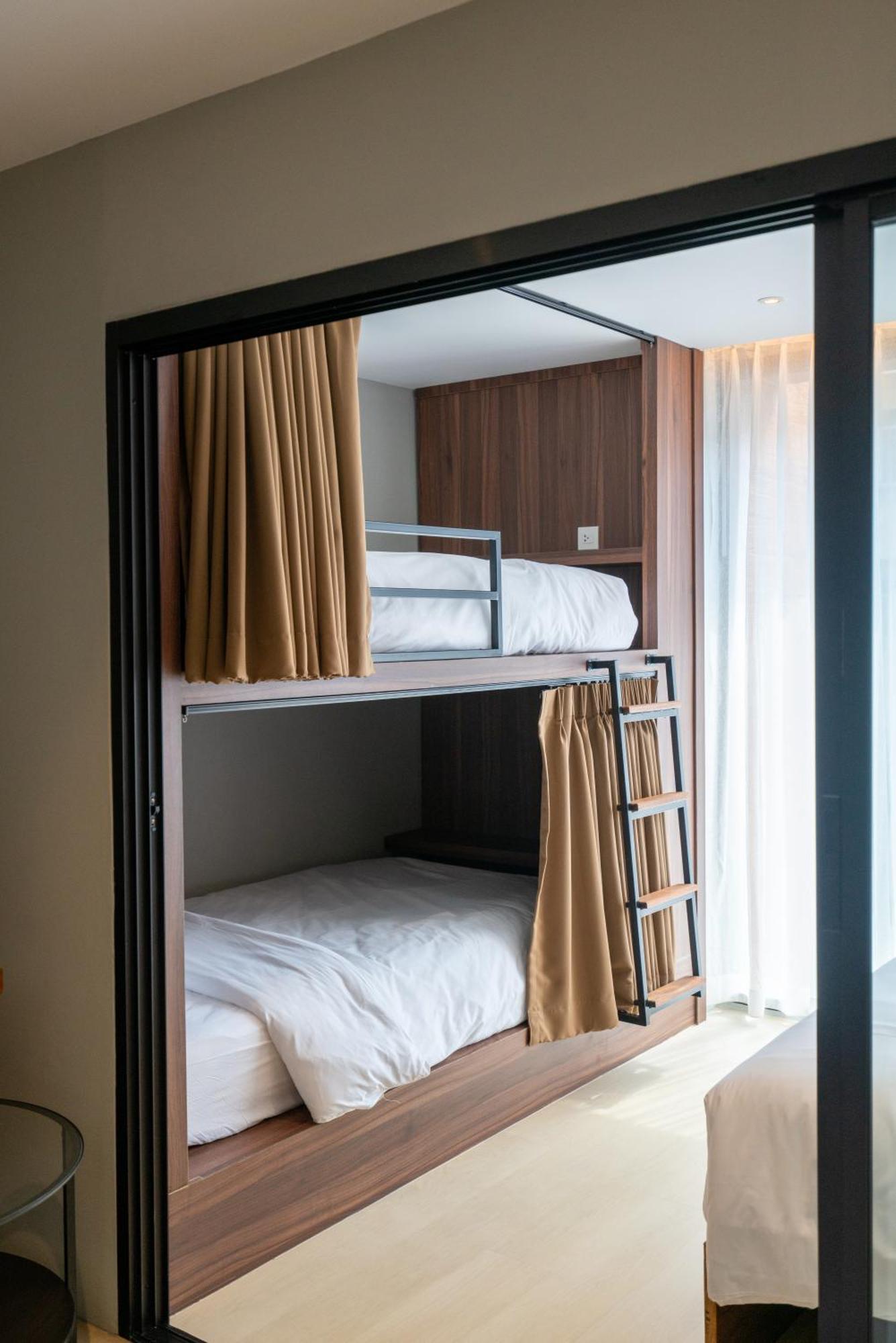 Woodstory Boutique Hotel Банкок Екстериор снимка