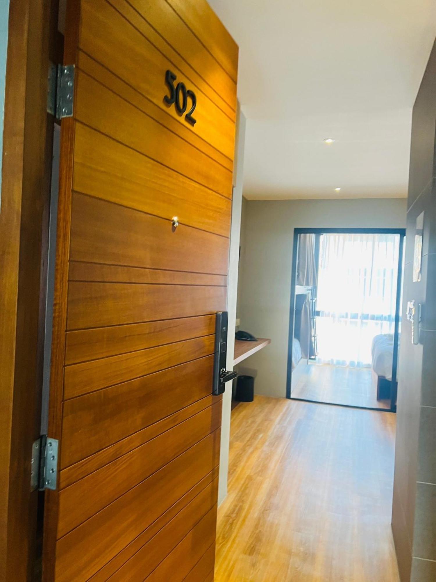 Woodstory Boutique Hotel Банкок Екстериор снимка
