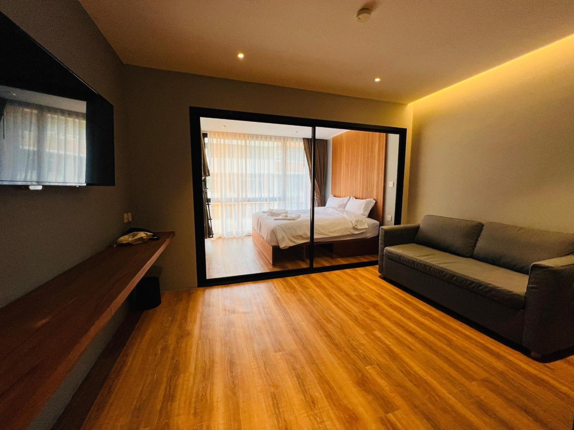 Woodstory Boutique Hotel Банкок Екстериор снимка