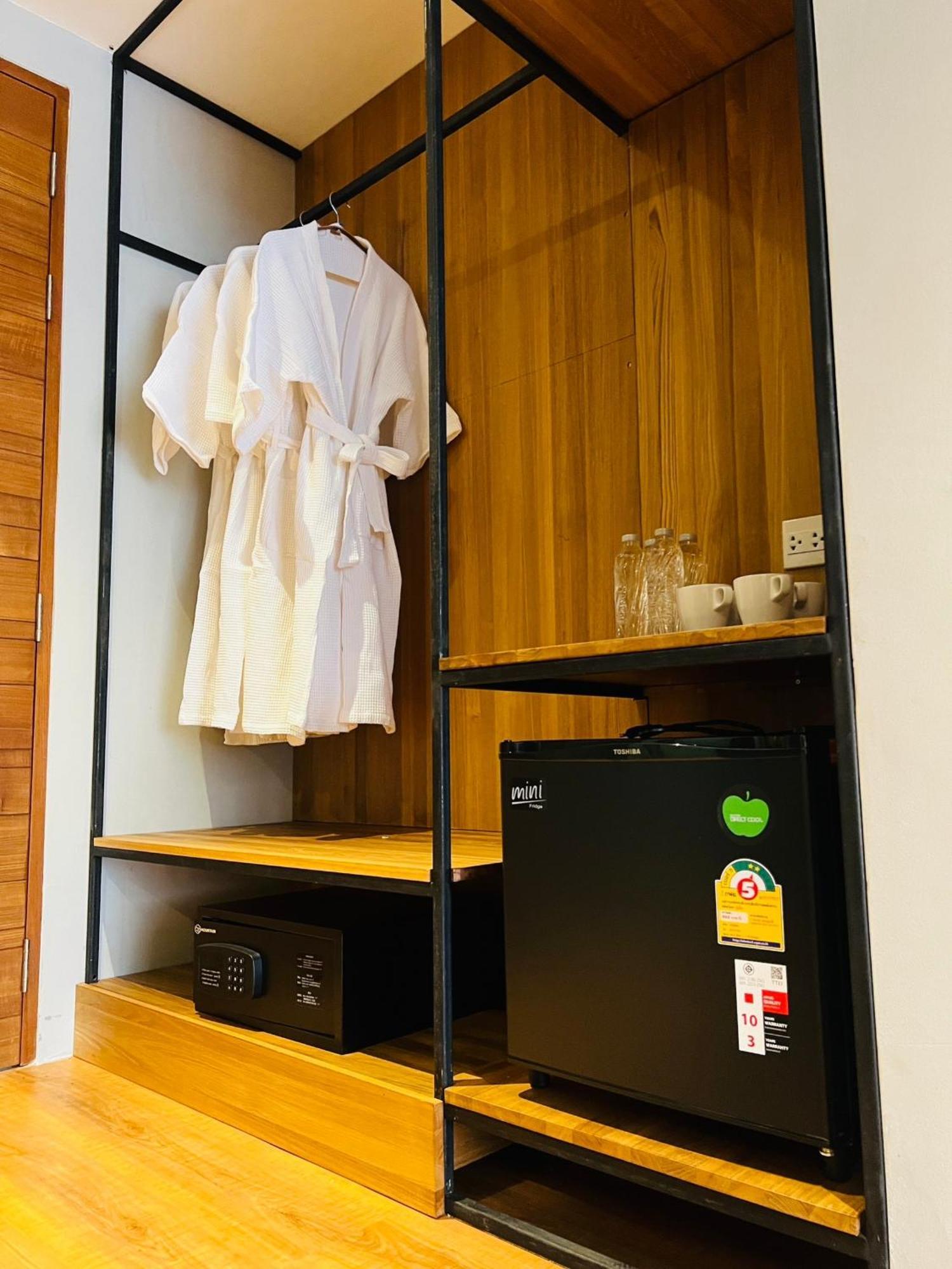 Woodstory Boutique Hotel Банкок Екстериор снимка