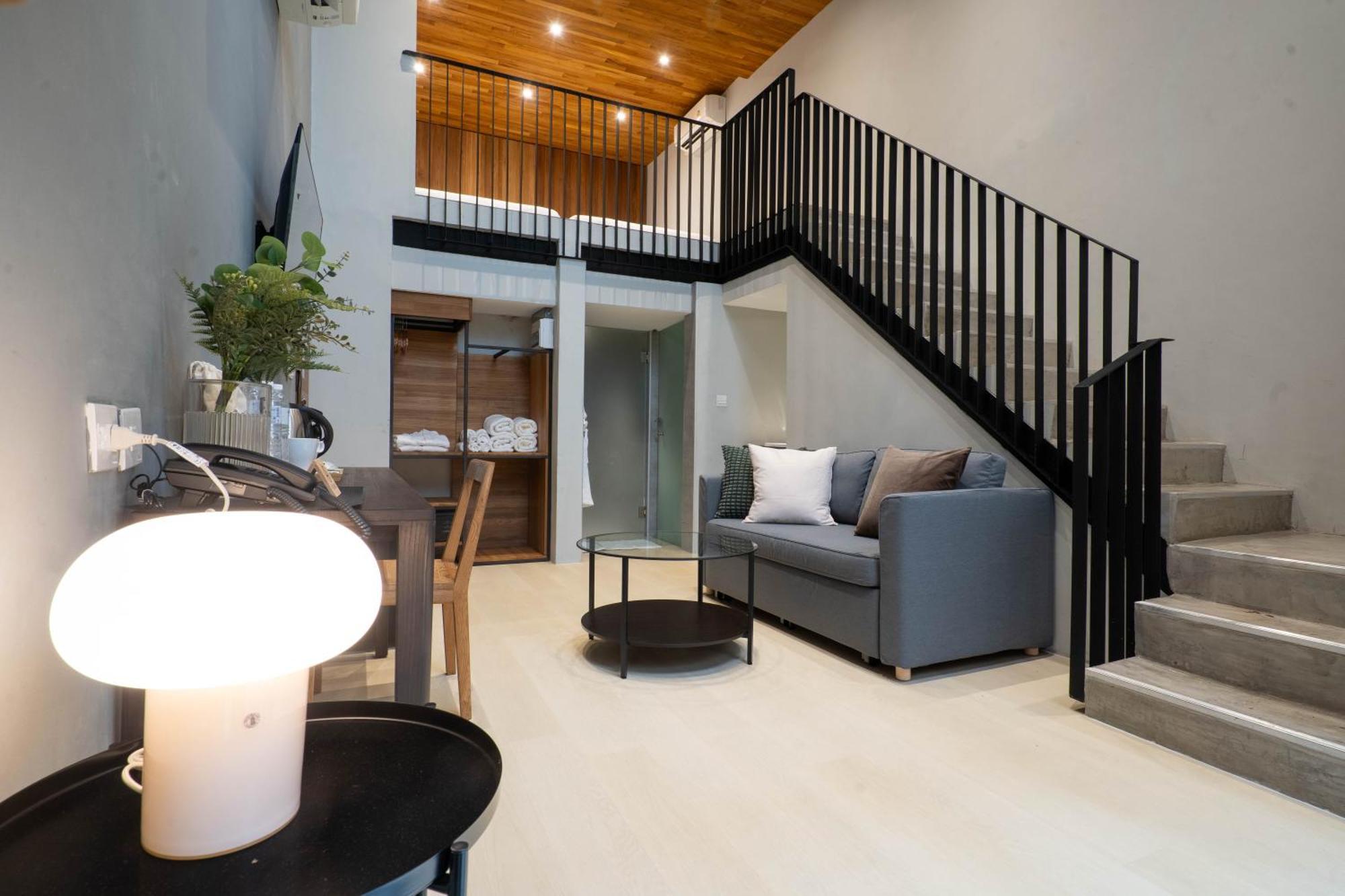 Woodstory Boutique Hotel Банкок Екстериор снимка